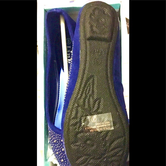Deep Blue Dress Shoes with Embellishments
Flats Size 3 Girls
NIB - Picture 2 of 4